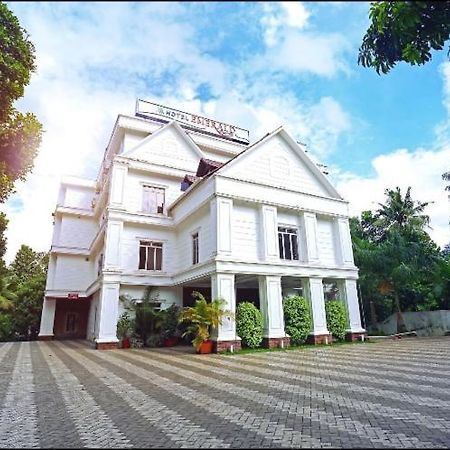 Hotel Emerald Regency Puthupalli Экстерьер фото
