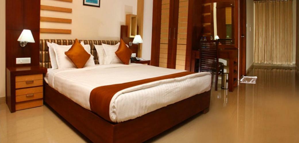 Hotel Emerald Regency Puthupalli Экстерьер фото